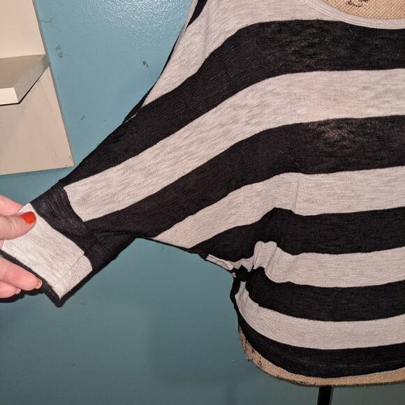 Gray and black top Embroidered back detail - Picture 3 of 6